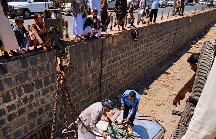 حقوقيون
      يندّدون
      باستمرار
      احتجاز
      الحوثيين
      محامياً
      بارزاً