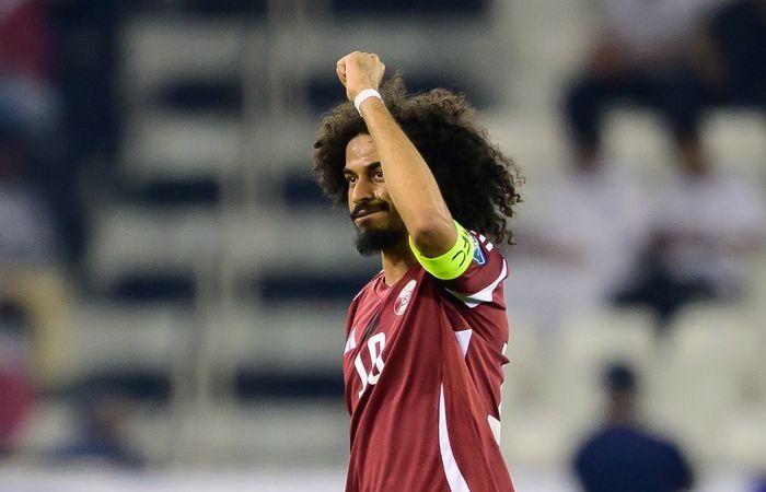 الاتحاد الآسيوي يسلط الضوء على نجم المنتخب القطري أكرم عفيف