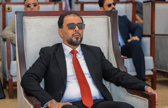 ليبيا:
      تقرير
      أممي
      يتهم
      صدام
      حفتر
      بـ«تهريب
      النفط»...
      و«الاستقرار»
      تطعن