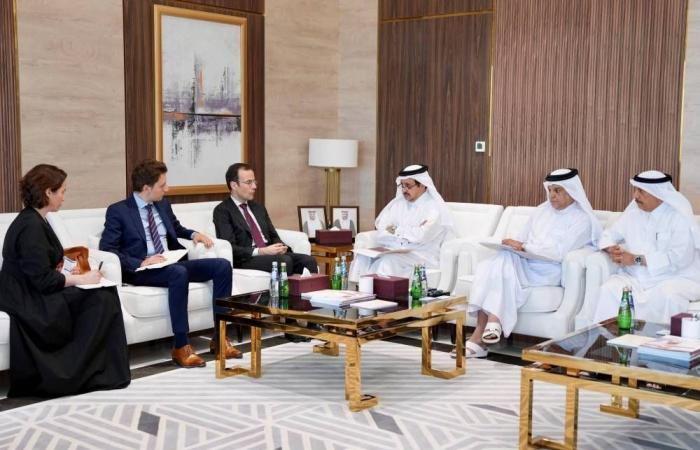 «الغرفة» تبحث تعزيز التعاون التجاري مع «4» دول