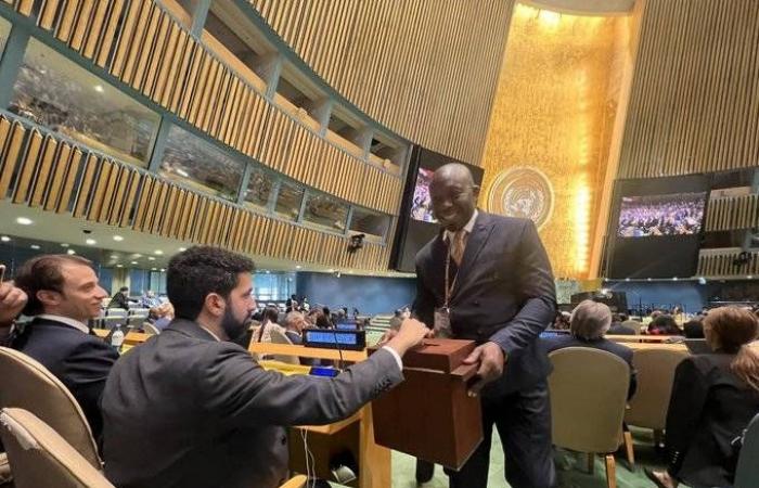 منظمة
      حظر
      الأسلحة
      الكيميائية:
      دمشق
      سلمتنا
      34
      صندوقاً