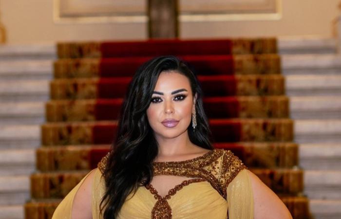 مروة
      ناجي
      لـ«الشرق
      الأوسط»:
      أغنيات
      «أم
      كلثوم»
      تمنحني
      الأمان