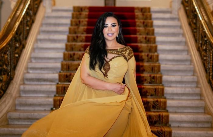 مروة
      ناجي
      لـ«الشرق
      الأوسط»:
      أغنيات
      «أم
      كلثوم»
      تمنحني
      الأمان