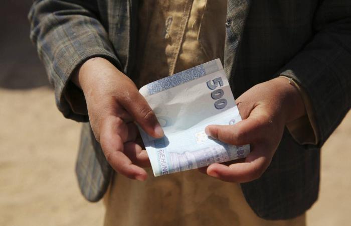 السيولة
      المفقودة
      تربك
      الاقتصاد
      اليمني
      وتعمّق
      أزماته
