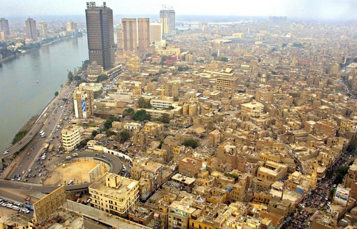 مصر.. فيديو فتاة تتعرض للركل والضرب من شاب في الشارع والداخلية تكشف تفاصيل