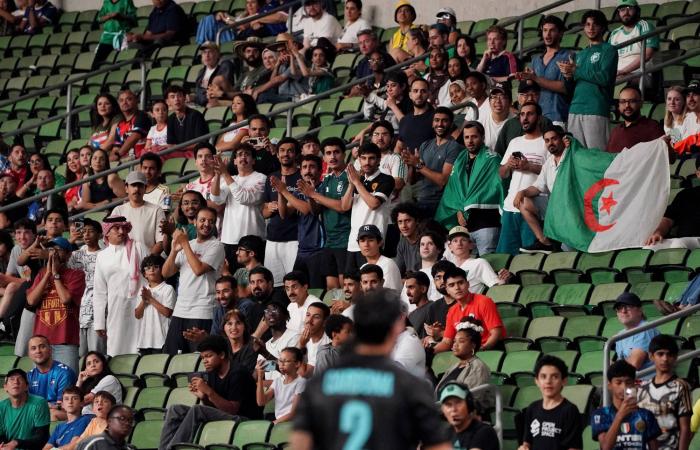مصادر
      لـ«الشرق
      الأوسط»:
      الفيحاء
      يتفق
      مع
      المدرب
      البرازيلي
      كاريلي
      لموسم
      واحد