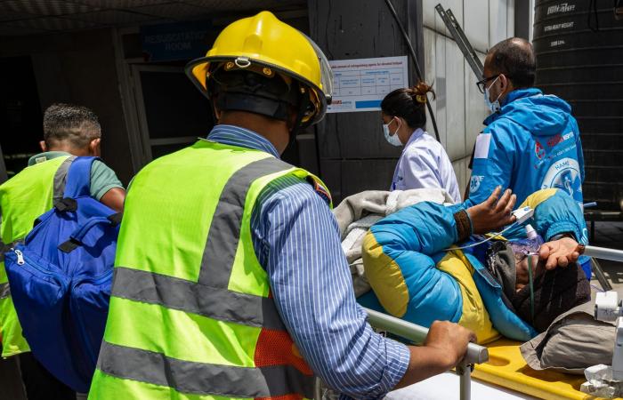 معجزة نجاة على إيفرست.. العثور على مرشد شيربا حيًّا بعد أسبوع من فقدانه
