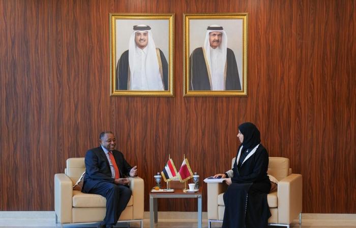 لولوة الخاطر تستعرض مع السفير السوداني التعاون والشراكات بين مؤسسات التعليم العالي