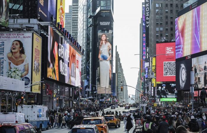 استطلاع:
      عدد
      أقل
      من
      الأميركيين
      يرى
      الديمقراطية
      عنصراً
      أساسياً
      في
      هوية
      البلاد