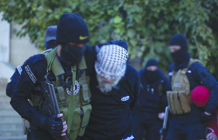 مقتل
      ثلاثة
      أشخاص
      في
      غارة
      إسرائيلية
      قرب
      صور
      في
      جنوب
      لبنان
