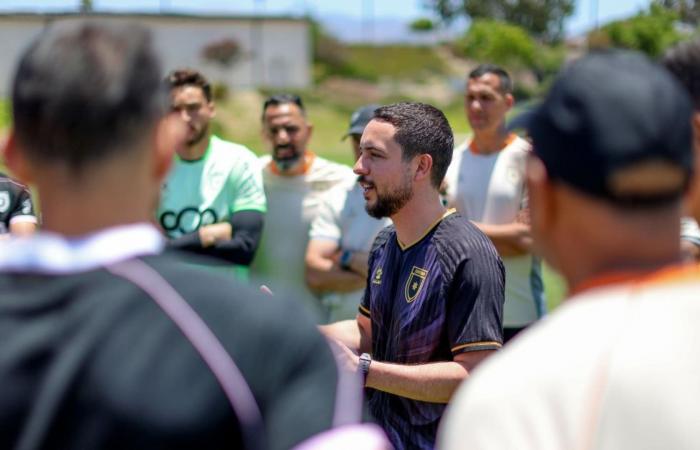الأمير الحسين يتفقد تدريبات منتخب الأردن في أمريكا.. وينقل رسالة إلى اللاعبين