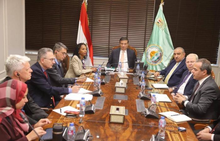 بنوك
      أوروبا
      تطالب
      بقواعد
      أبسط
      مع
      اتساع
      فجوة
      الاستثمار
      السنوية
      إلى
      1.4
      تريليون
      يورو