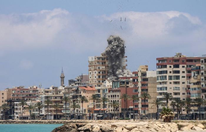 الحيّ
      المسيحي
      في
      مدينة
      صور
      اللبنانية
      يفرُغ
      من
      سكانه
      بعد
      إنذار
      إسرائيلي