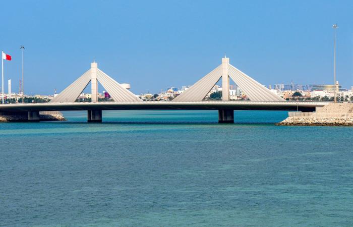 البحرين "تطلق صفارات الإنذار" بعد إعلان إيران عن "مهاجمة الأسطول الخامس الأمريكي"