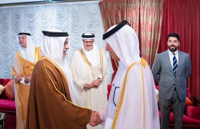  وزير الدولة للشؤون الخارجية يشارك في لقاء ولي العهد البحريني مع المشاركين في اجتماع المجلس الوزاري الخليجي بالمنامة