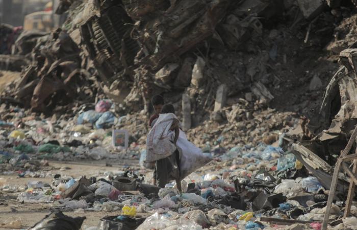 «الشرق
      الأوسط»
      تنشر
      نص
      تعديل
      الفصائل
      على
      «البند
      الثامن»
      من
      اتفاق
      غزة