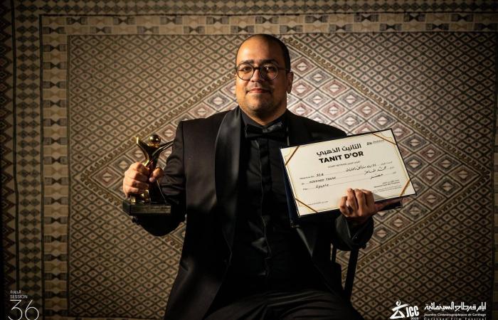 محمد
      طاهر:
      «مشاكل
      داخلية»
      يمزج
      بين
      الكوميديا
      السوداء
      والتوتر
      الإنساني