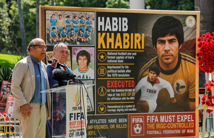 محتجون
      يطالبون
      «فيفا»
      باستبعاد
      إيران
      من
      كأس
      العالم
      بسبب
      النظام