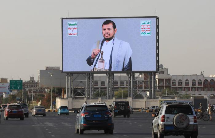 العليمي:
      السلام
      يبدأ
      باستعادة
      الدولة
      لا
      تقاسمها
      مع
      الحوثيين
