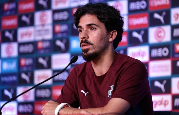 البرتغال
      تكرم
      الراحل
      «جوتا»
      بأساور
      خاصة
      في
      كأس
      العالم