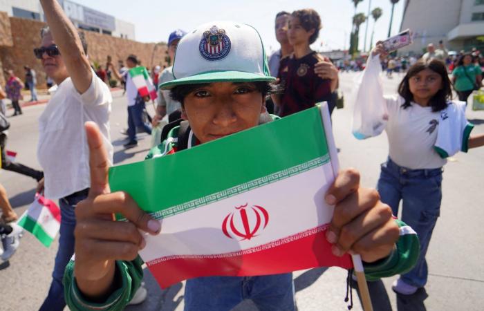 وداع
      مبهج
      لمنتخب
      إيران
      في
      تيخوانا
      قبل
      مباراته
      الأولى
      بالمونديال