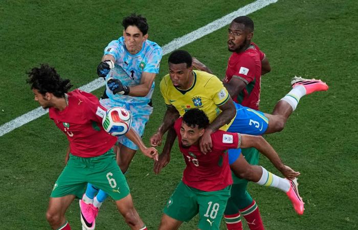 لاعبو
      البرتغال
      يرتدون
      أساور
      تكريماً
      لغوتا
      في
      كأس
      العالم