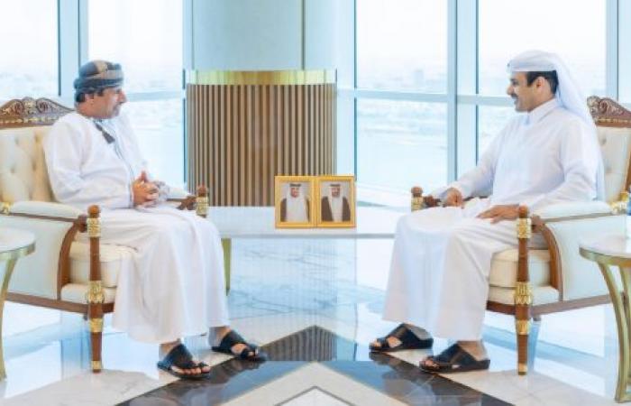 وزير الدولة لشؤون الطاقة يجتمع مع نظيره العماني