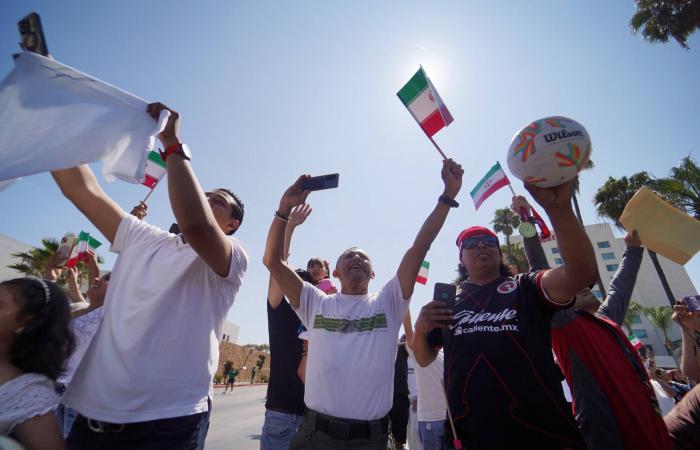 وداع
      مبهج
      لمنتخب
      إيران
      في
      تيخوانا
      قبل
      مباراته
      الأولى
      بالمونديال