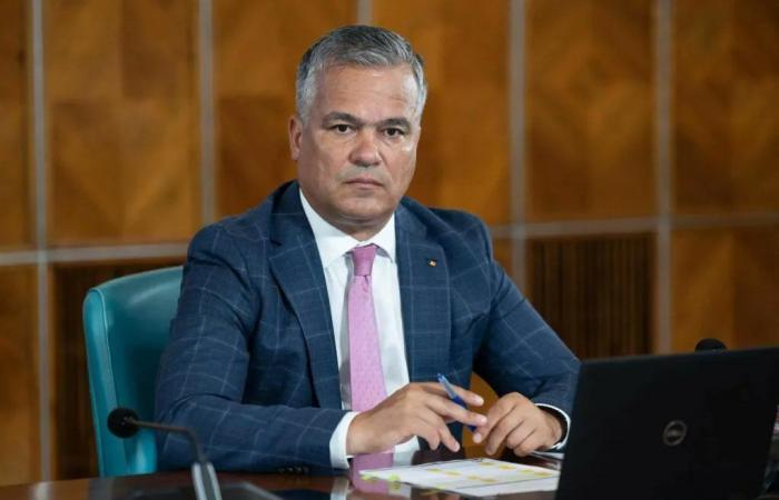  الرئيس الروماني يكلف رئيس وزراء جديد بتشكيل الحكومة