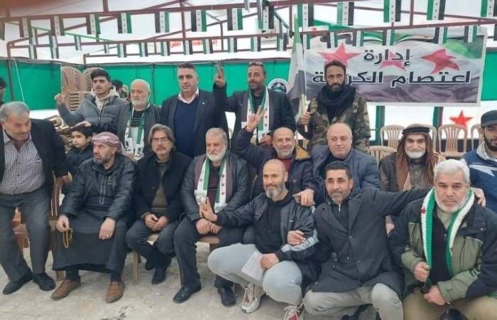 عباس
      يمهّد
      لانتخابات
      فلسطينية
      و«حماس»
      تنتقد
      «الاستفراد
      بالسلطة»