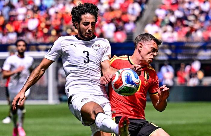 بعد أن أشاد به في حديث مع محمد صلاح.. مدافع مصر ينشر صورة مع أسطورة ألمانيا