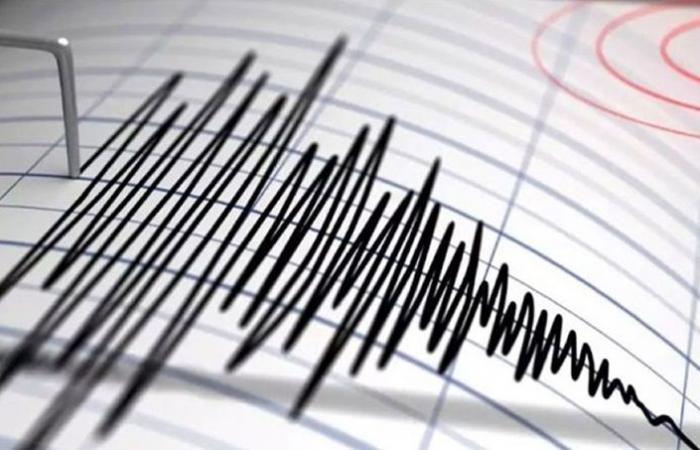 زلزال بقوة 6.7 درجة يضرب وسط إندونيسيا