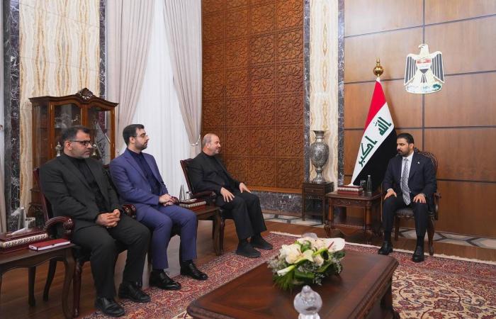 مسؤول
      إيراني:
      مراسم
      تشييع
      خامنئي
      ستتضمن
      محطة
      في
      العراق