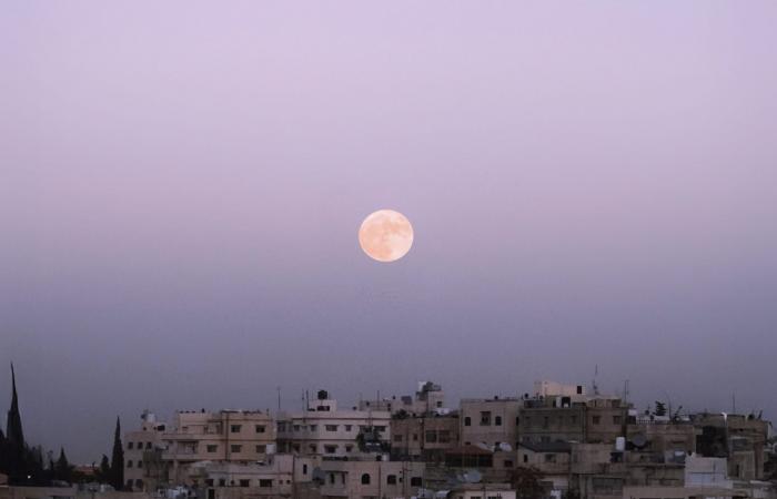 شوارع عمّان وأبنيتها.. مصوّرة أردنية توثّق ذاكرة المدينة