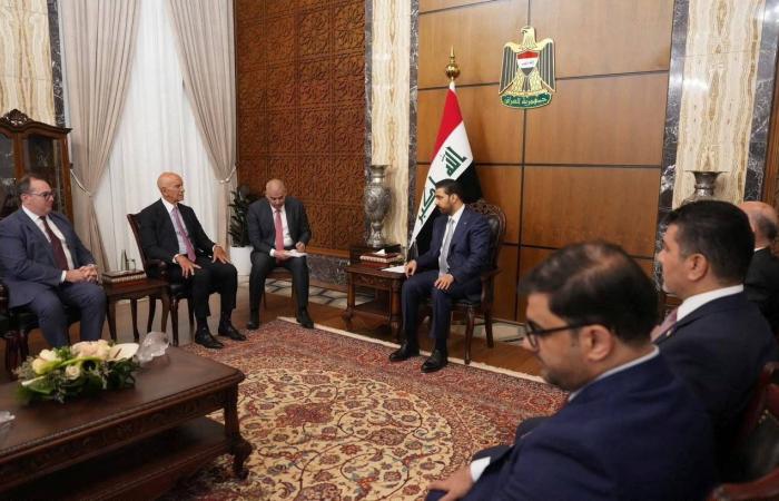 مسؤول
      إيراني:
      مراسم
      تشييع
      خامنئي
      ستتضمن
      محطة
      في
      العراق