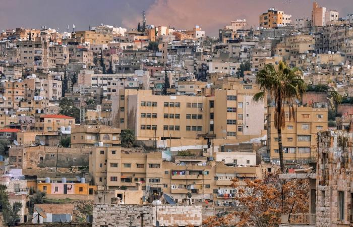 شوارع عمّان وأبنيتها.. مصوّرة أردنية توثّق ذاكرة المدينة