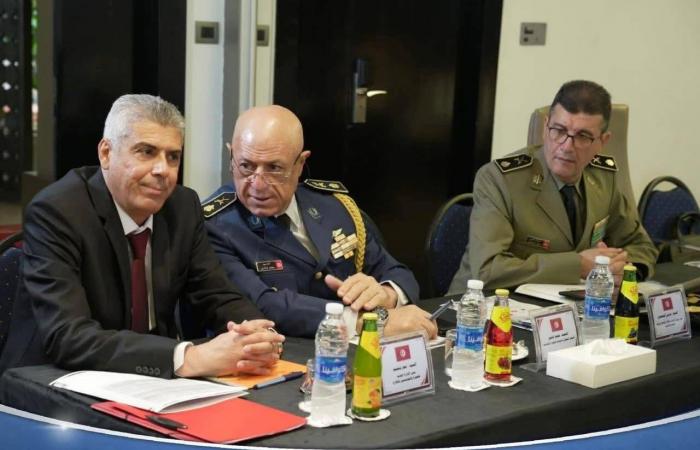 «الثلاثية
      المغاربية»
      تبحث
      تهديدات
      الإرهاب
      والجريمة
      المنظمة