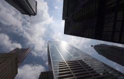 الأسواق
      ترتفع
      بحذر
      قبل
      قرارات
      الفائدة
      في
      كندا
      والولايات
      المتحدة