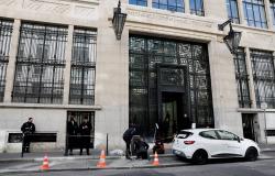 شاب
      يفجر
      عبوات
      ناسفة
      في
      قطار
      سريع
      في
      ألمانيا