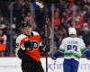 Canucks
      Player
      Grades:
      Flyers
      play
      to
      pursuit
      identity,
      Demko
      plays
      valiantly
      in
      5-2
      loss