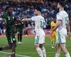 تحقيق في أحداث مباراتي المغرب والجزائر في كأس أفريقيا.. و"كاف" يهدد بالعقوبات
