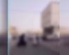 السعودية.. فيديو رجل يتشاجر مع امرأتين والأمن يعلق