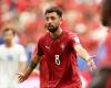 متابعة: عانقه وقبّل رأسه.. لاعب منتخب البرتغال يواسي مدافع أوزبكستان لحظة بكائه
